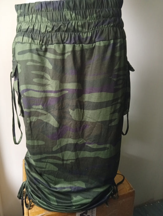 Jupe femme style militaire CBR taille XL neuve. B002