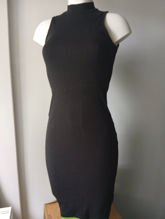 Robe femme H&M noire XS sans manche. B003