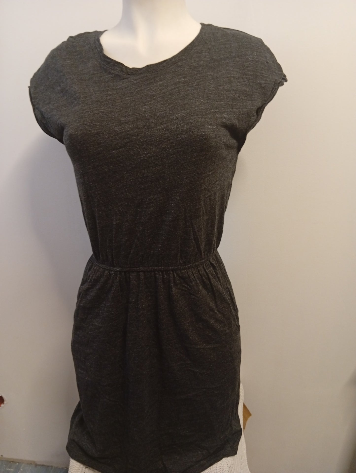 Robe H&M sans manches grise - Taille S. K006