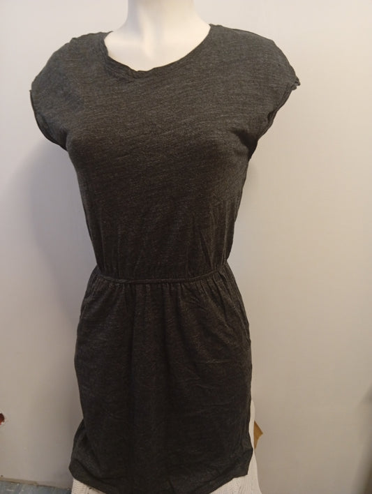 Robe H&M sans manches grise - Taille S. K006